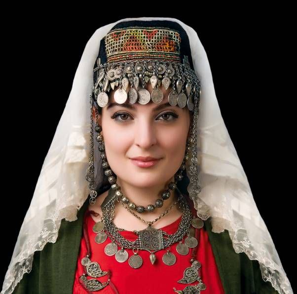 Armenian-woman-in-traditional-dress-